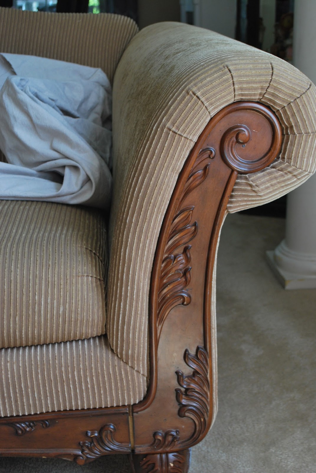 Cure 4 Decor How to Recover a Sofa with a Dropcloth